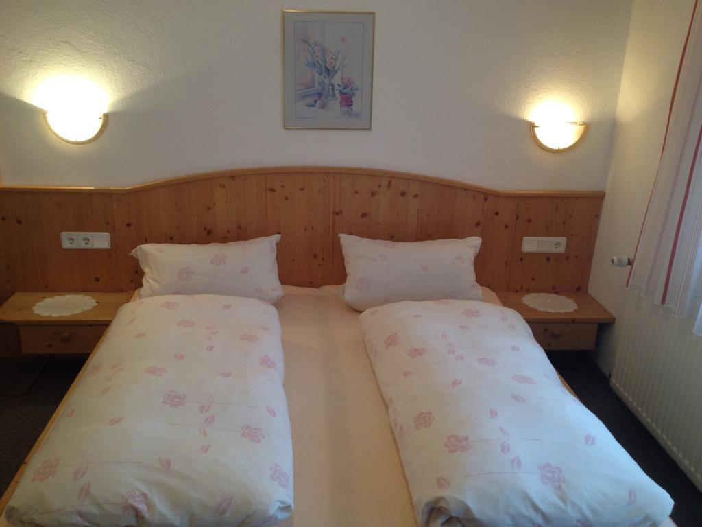 Gastehaus Winkler Hotel Karres Екстериор снимка
